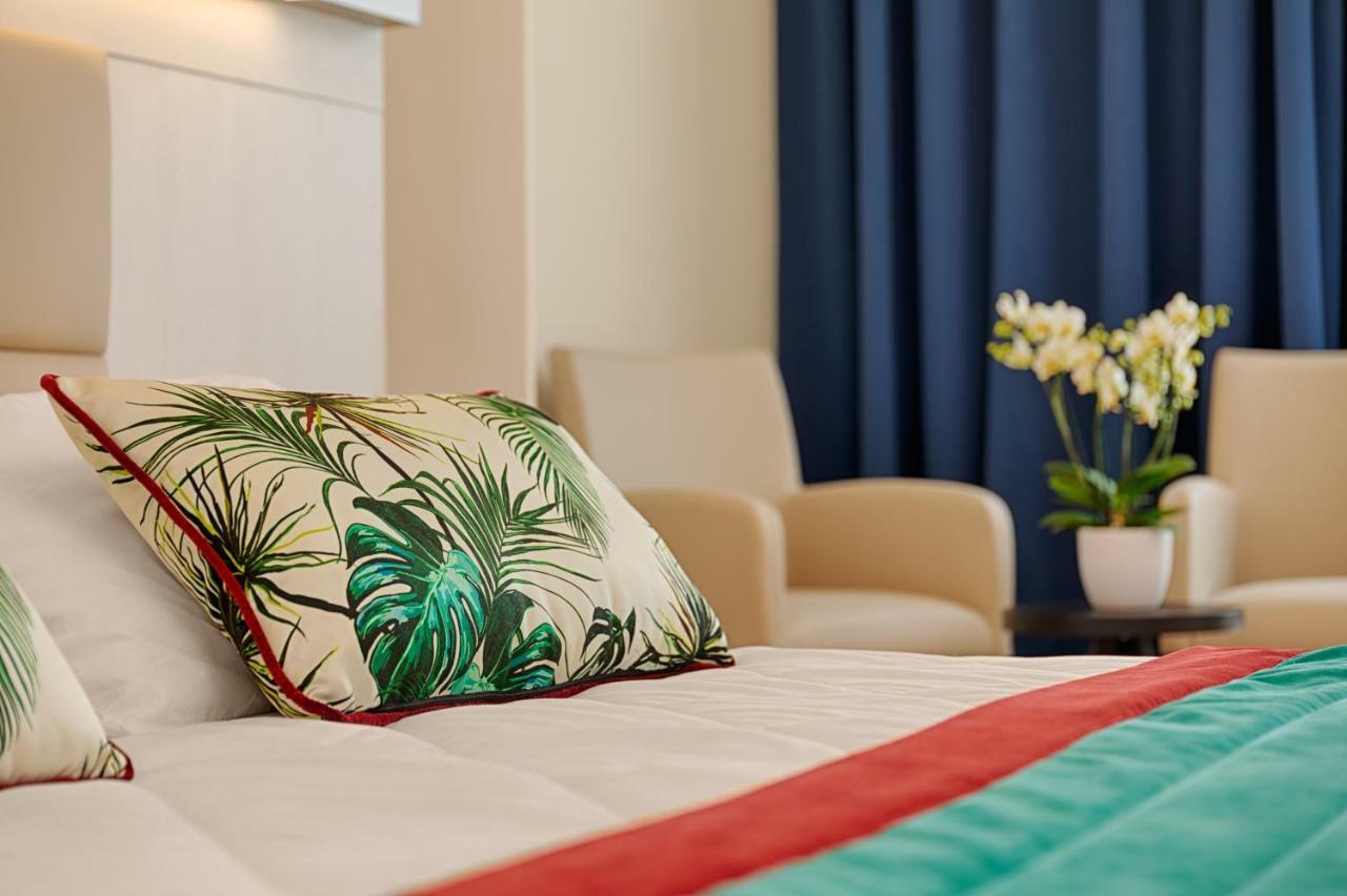 Roma Hotel Castiglione della Pescaia Extérieur photo